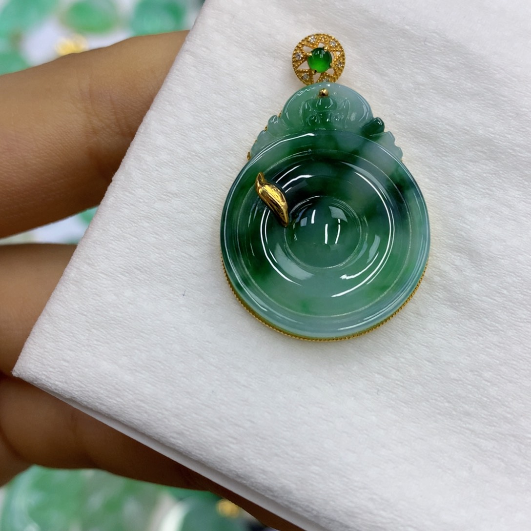 翡翠18K金镶嵌颈饰