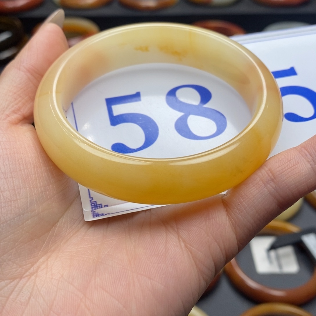 石英质玉（黄龙玉）手镯未镶嵌