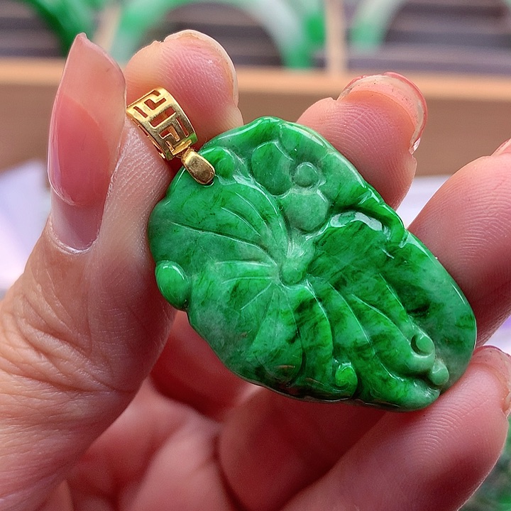 翡翠颈饰18K金镶嵌翡翠