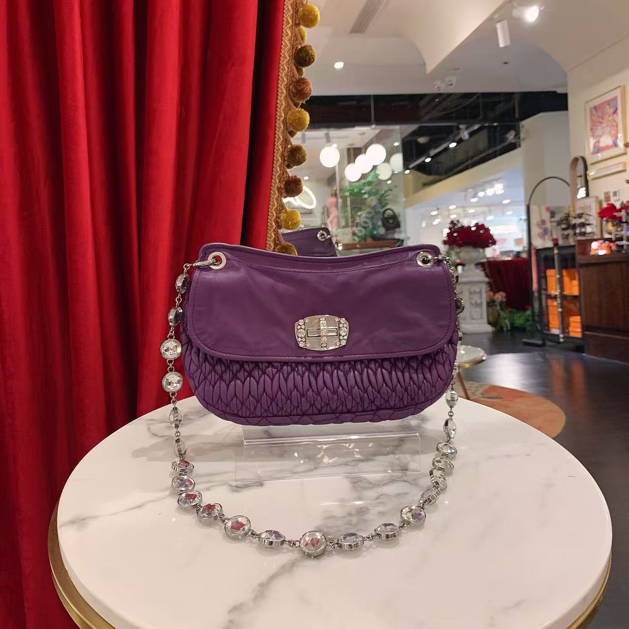 95新 MIU MIU/缪缪 GGS缪缪褶皱紫色银扣羊皮水钻单肩包66309560