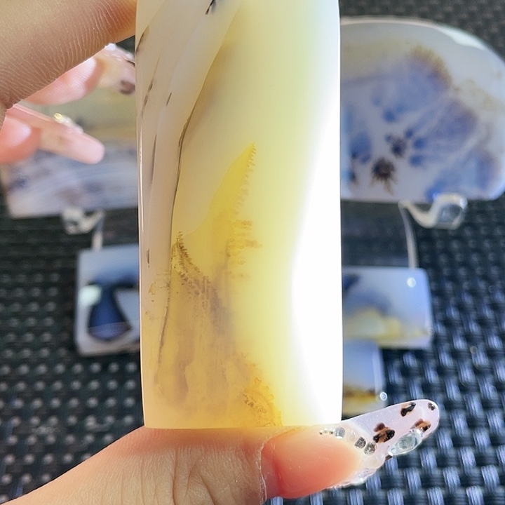 毛****玛瑙/玉髓未镶嵌颈饰