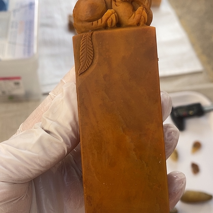 石英质玉（黄龙玉）未镶嵌颈饰