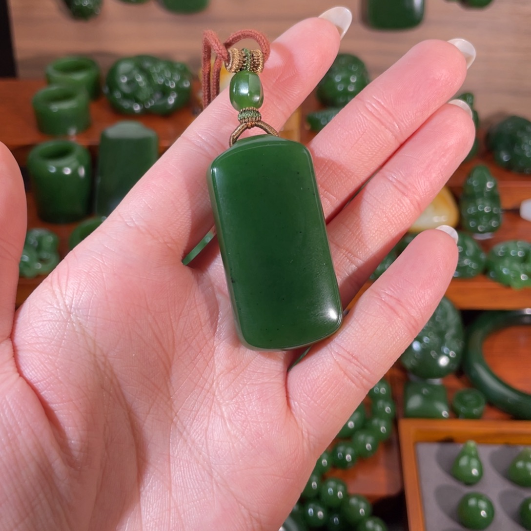 ****y和田玉未镶嵌颈饰