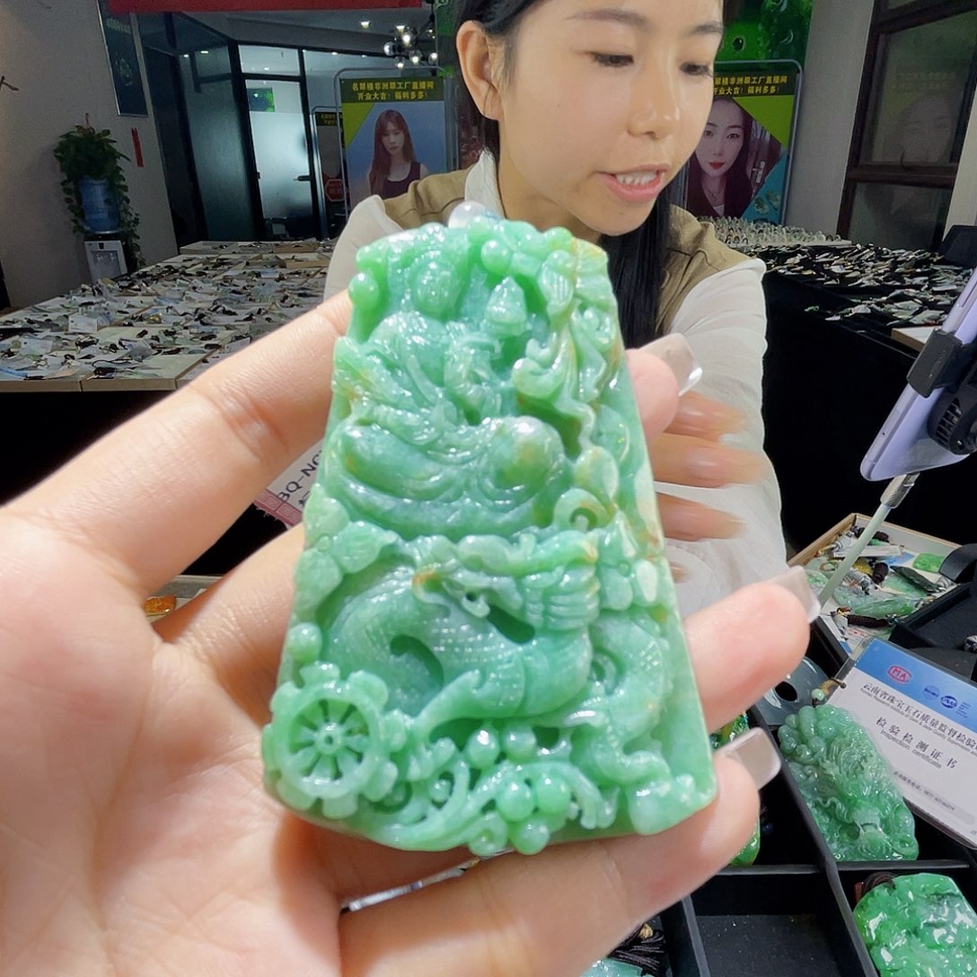 颈饰未镶嵌翡翠一