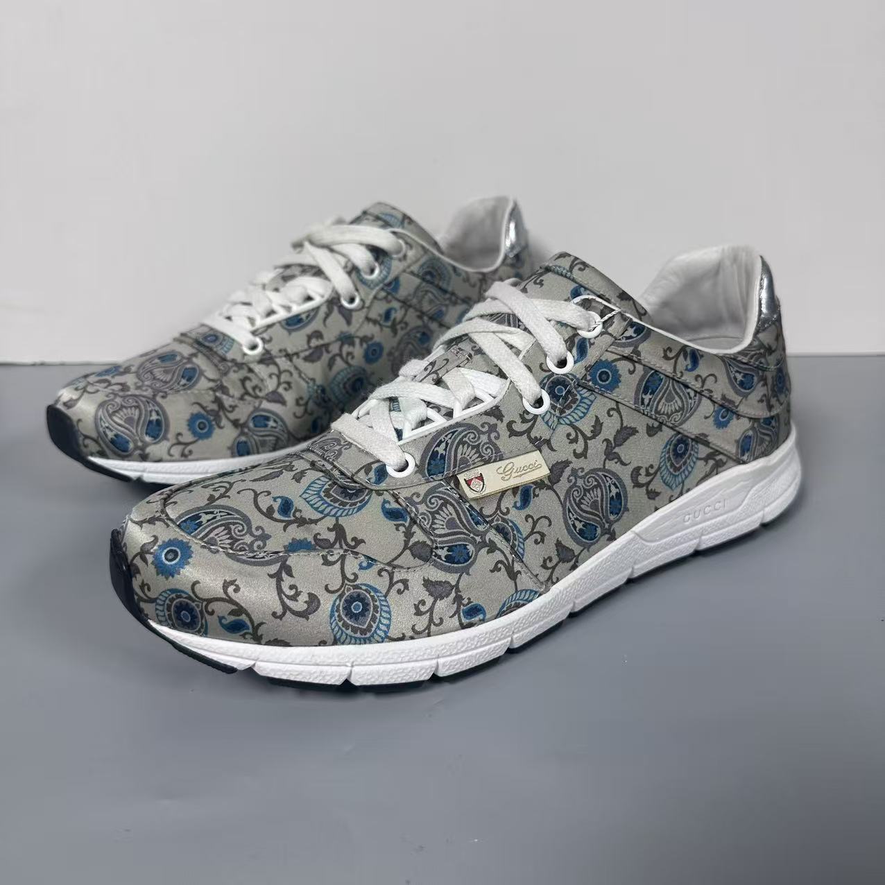 99新 GUCCI/古驰 花卉系列 时尚男士 运动鞋 41码 zzg132