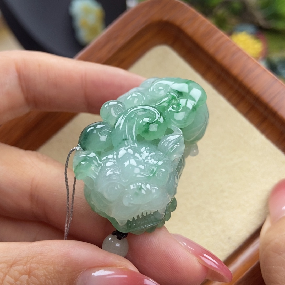 颈饰未镶嵌翡翠A1 辣绿含珠如意貔貅