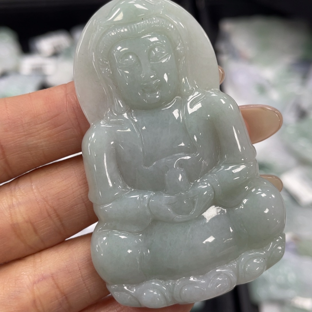 颈饰未镶嵌翡翠天**勤观音