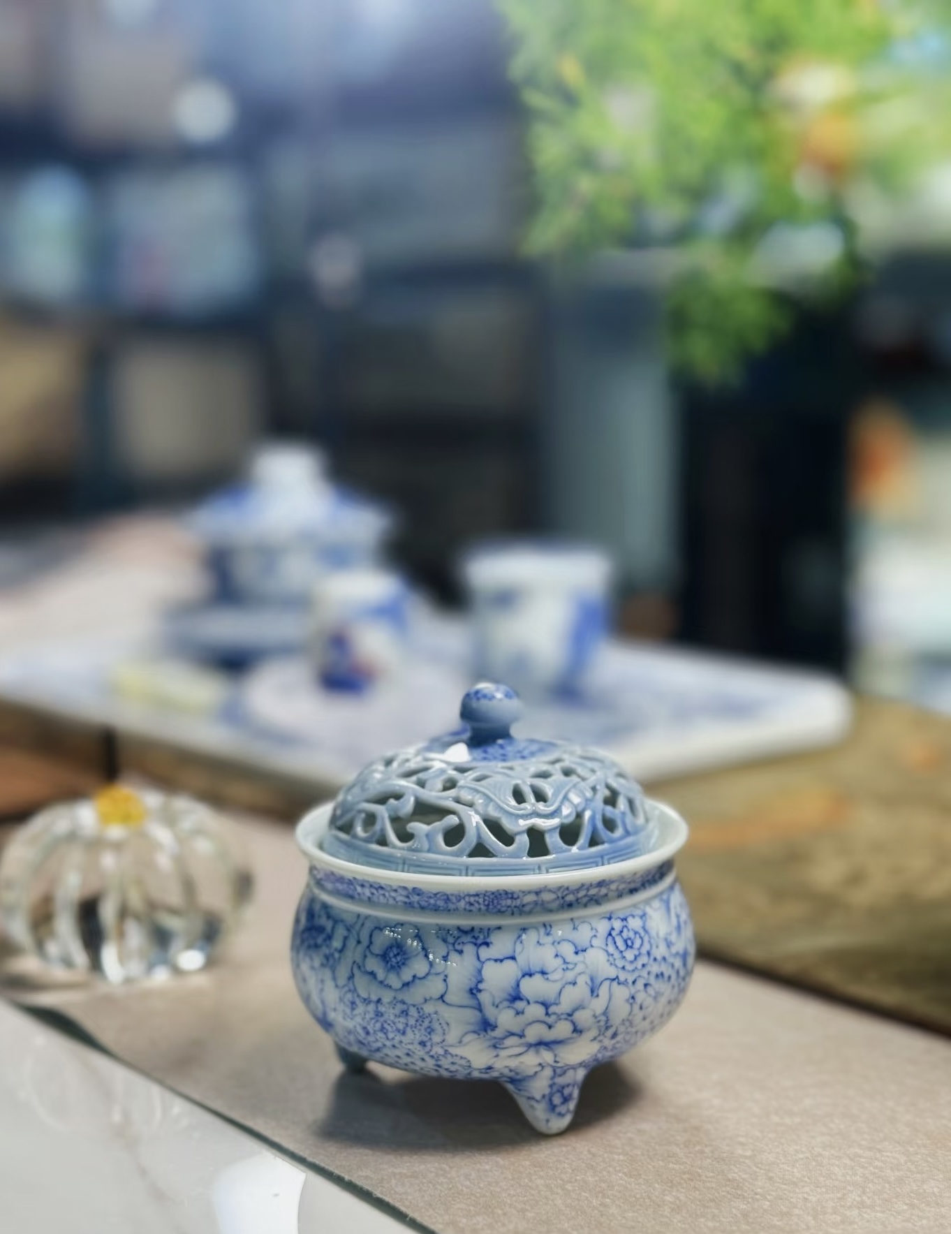 青樵轩青花手绘陶瓷雕刻万花香炉