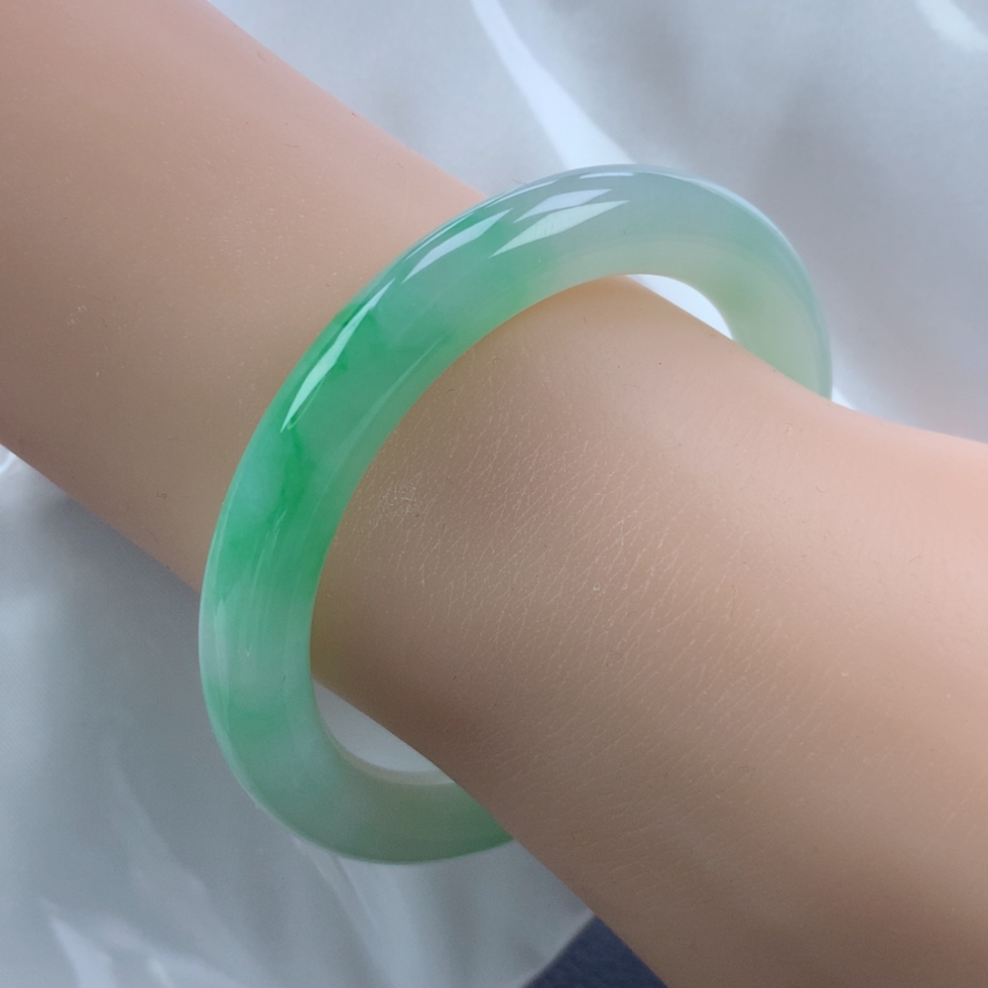 翡翠手镯未镶嵌54.5圆