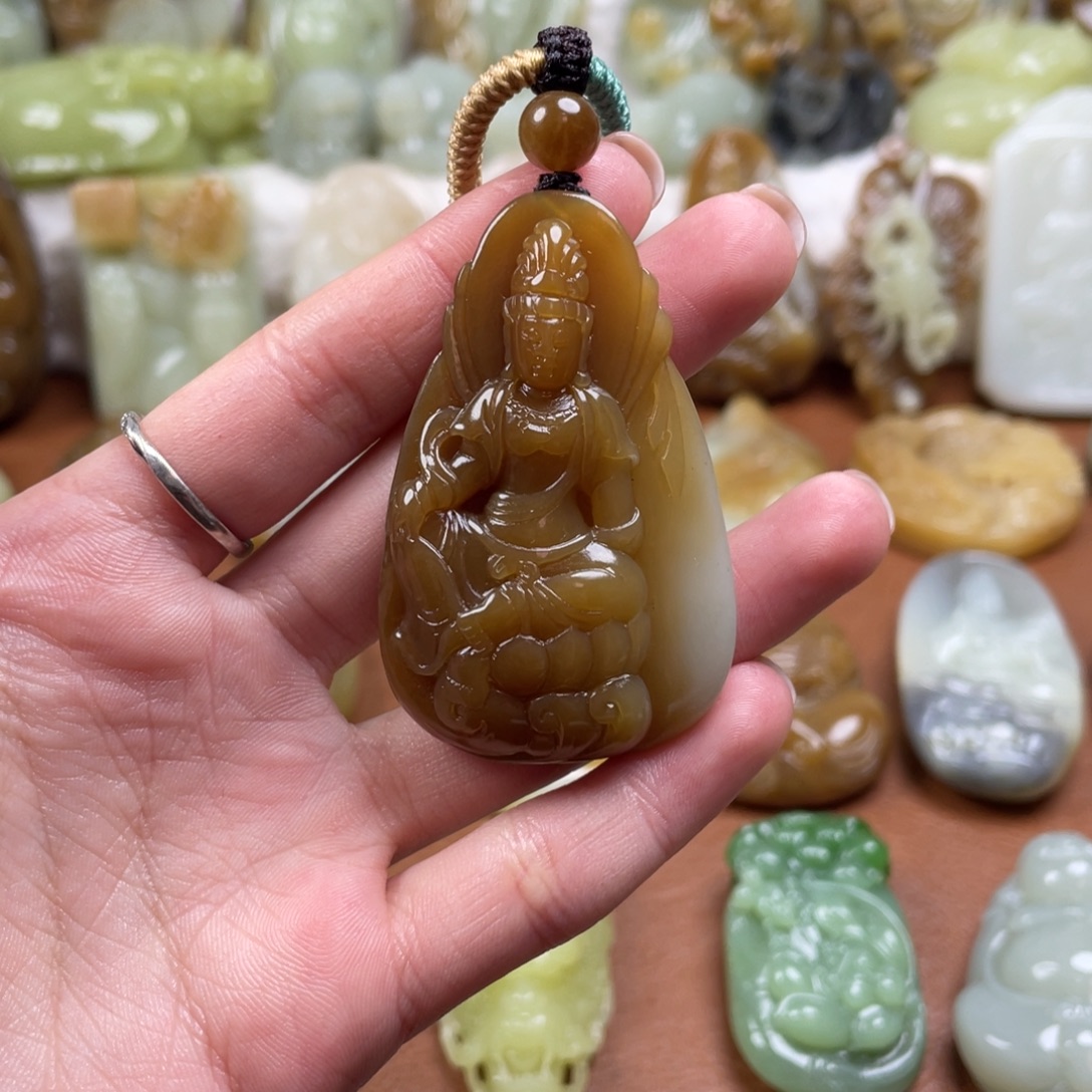 和田玉未镶嵌颈饰