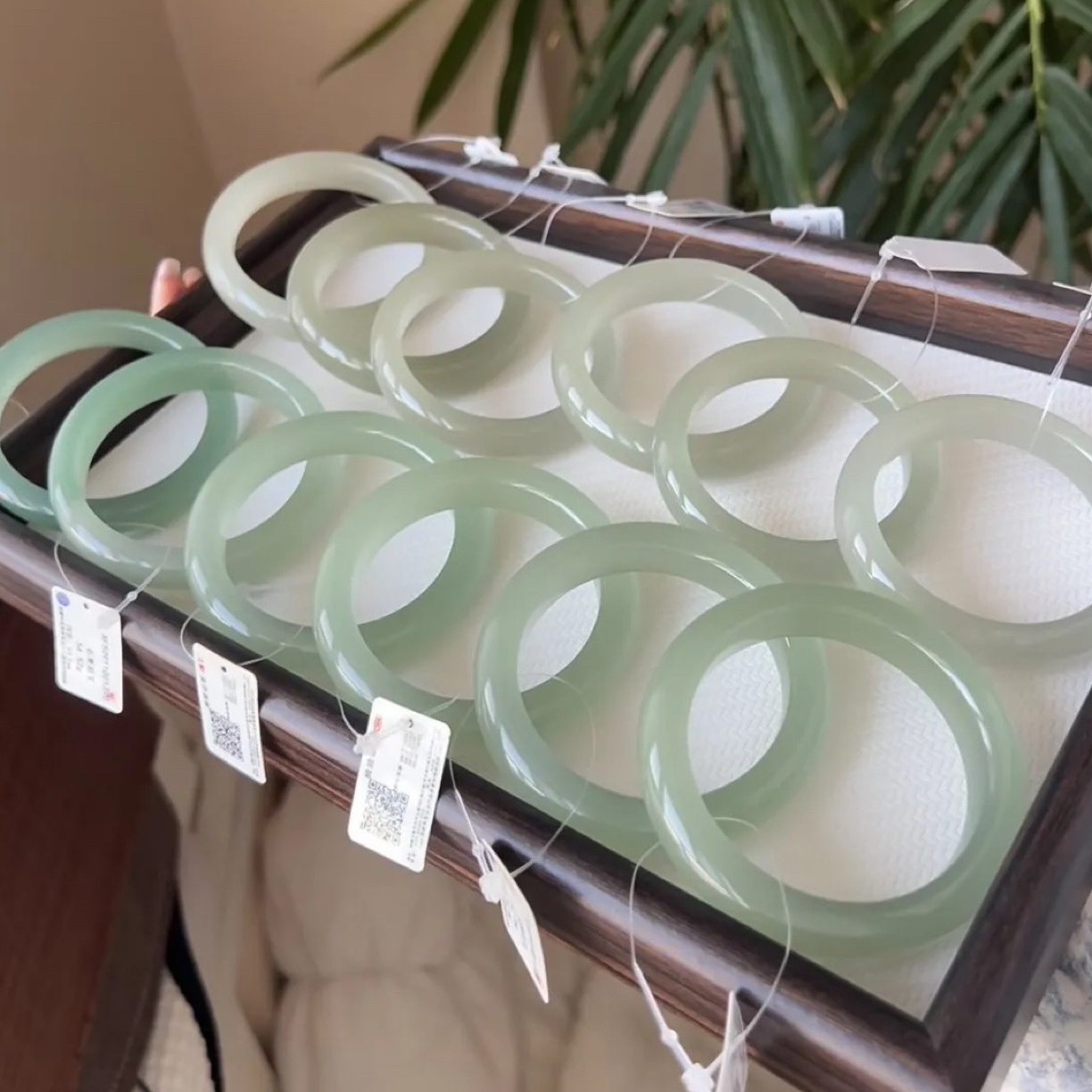 东陵玉手镯气质女款高冰冰透时尚百搭多样性发货拍一发一