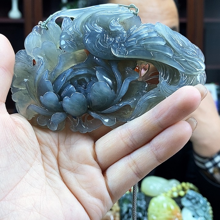 蛇纹石玉吊坠未镶嵌