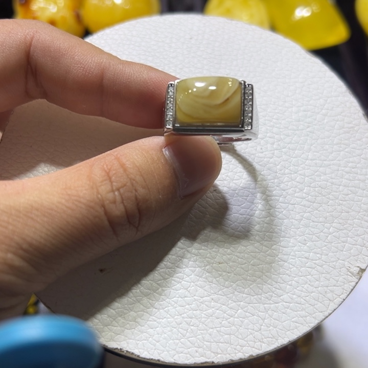 琥珀颈饰未镶嵌琥珀戒指