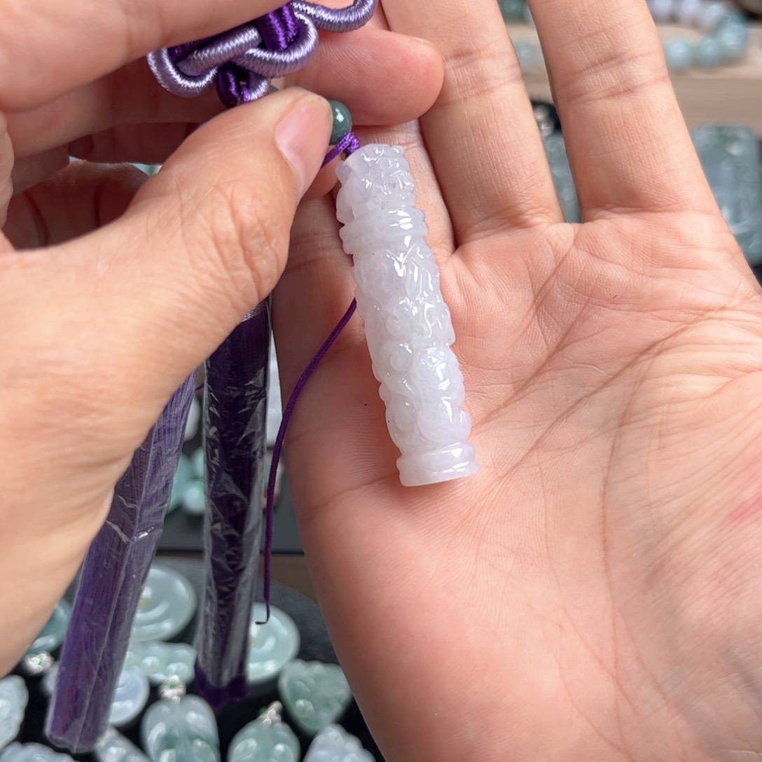 翡翠颈饰未镶嵌龙柱