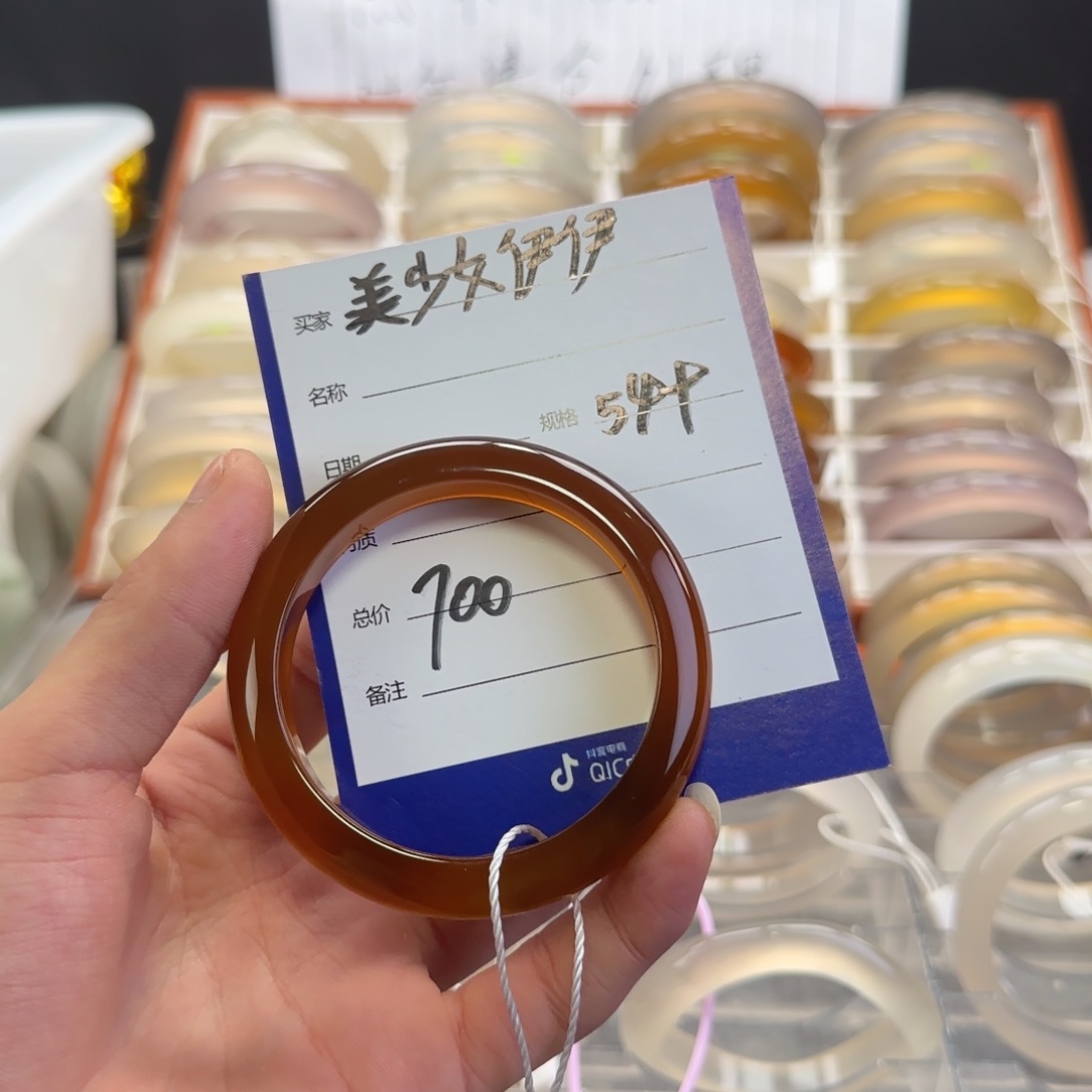 玛瑙/玉髓手镯未镶嵌美***伊