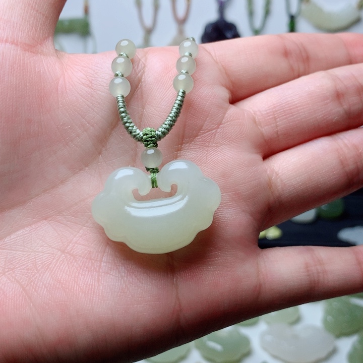 和田玉未镶嵌吊坠