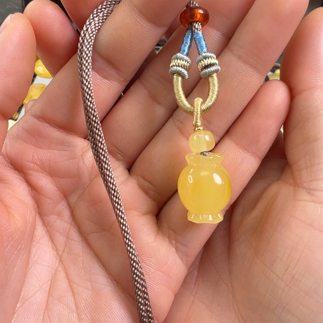 蜜蜡裸石未镶嵌蜜蜡