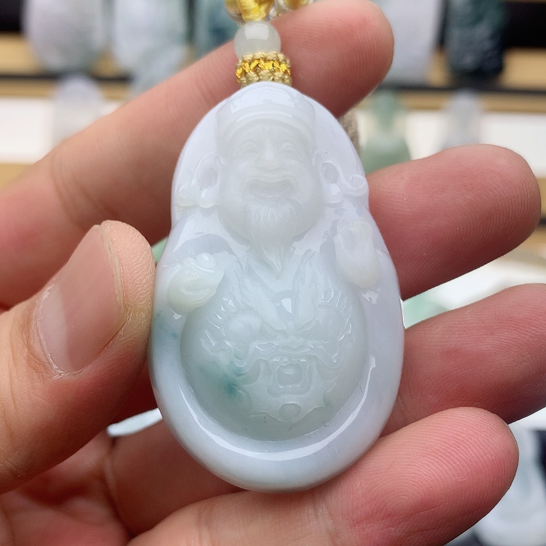 翡翠未镶嵌颈饰财神爷