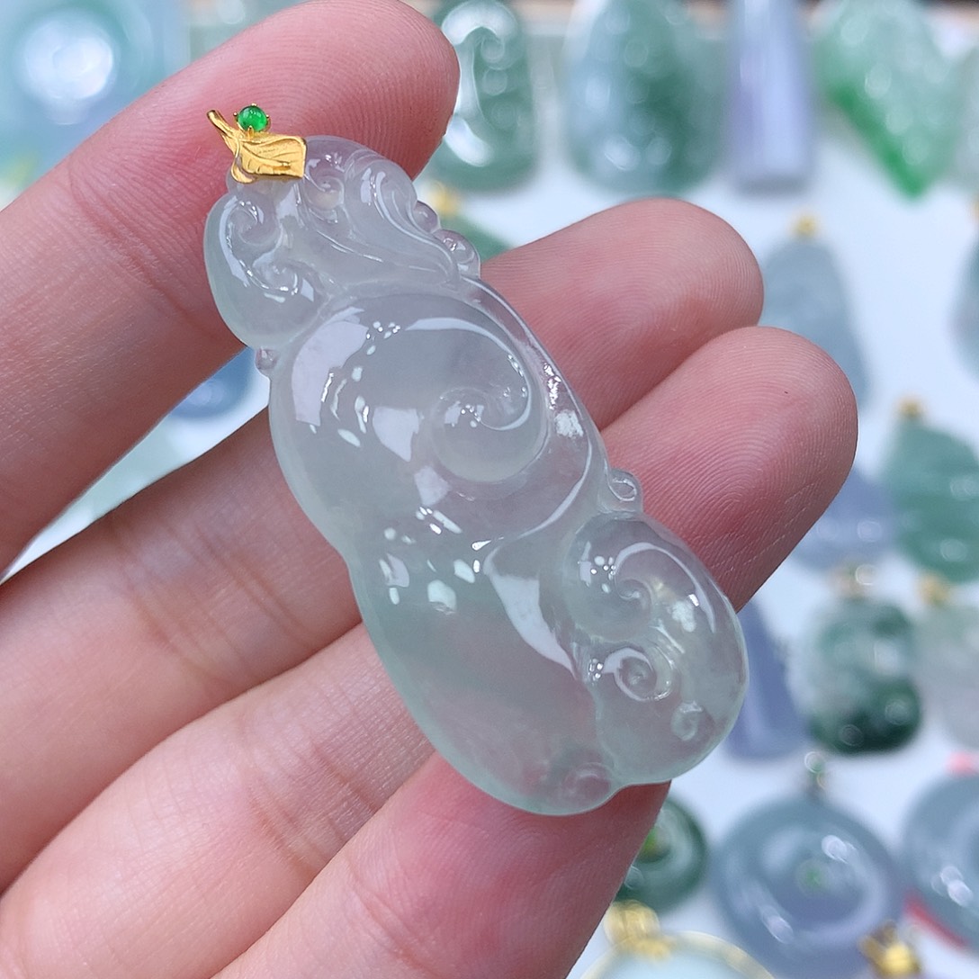 翡翠颈饰18K金镶嵌如意