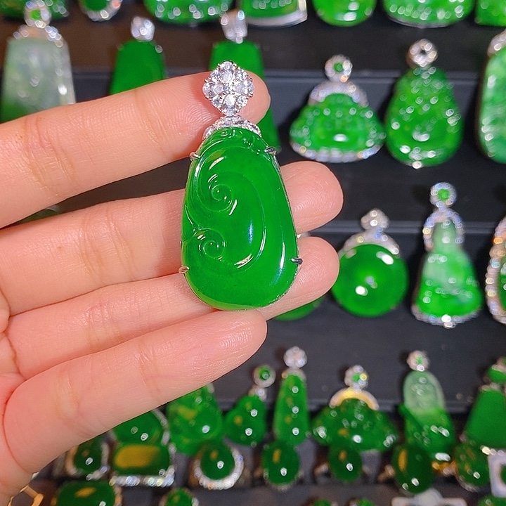 翡翠银S925镶嵌颈饰是