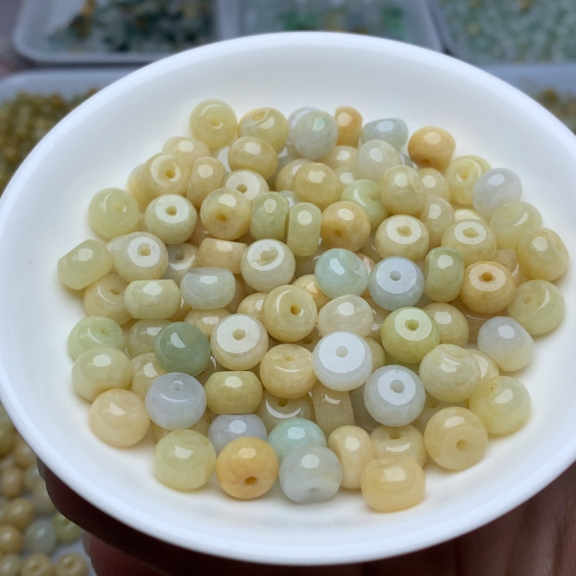 【闪购商品】翡翠手链未镶嵌卡5.5乘8.8冰黄鼓珠33颗