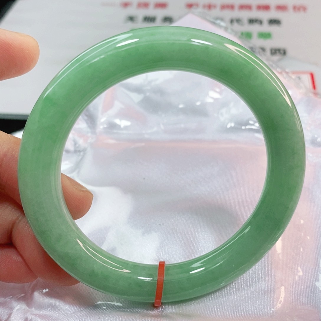 翡翠手镯未镶嵌56圈口圆条