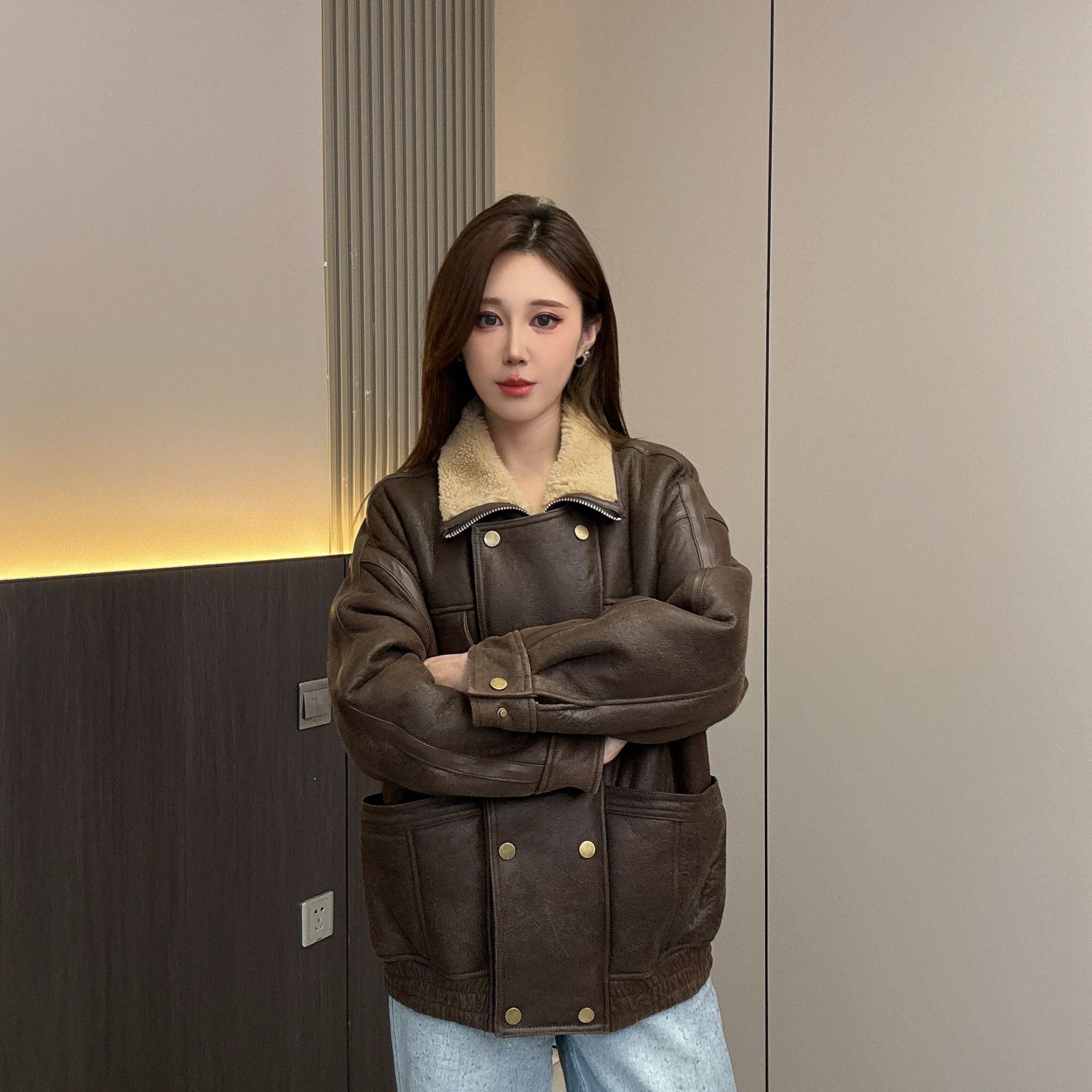 YYJL2646皮毛一体外套女短款双排扣松紧边羊羔毛机车皮草YY