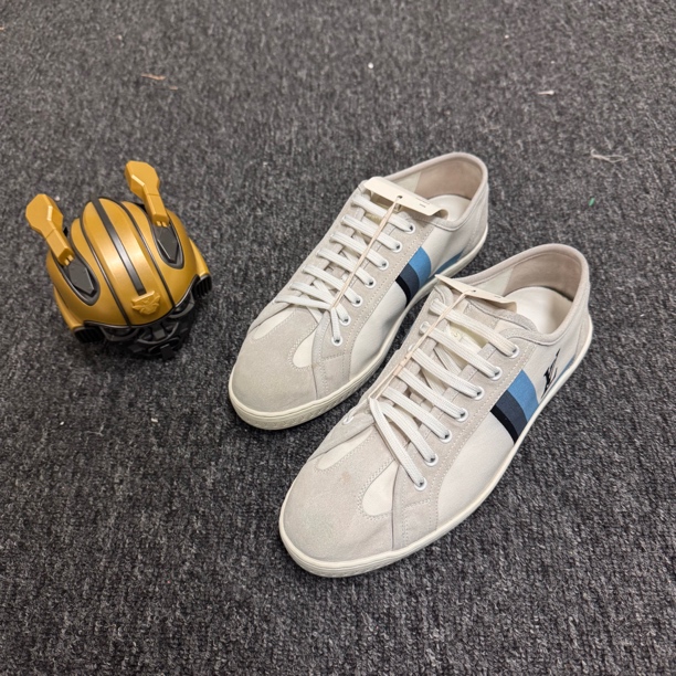 99新 LouisVuitton/路易威登 /41码/白灰侧标德训板鞋/GM000156
