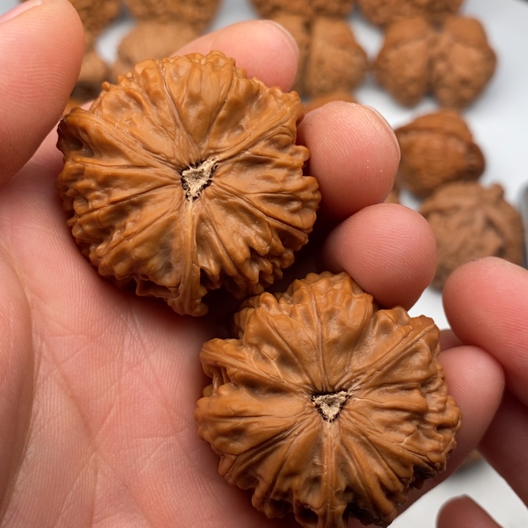 文玩核桃把件丶**哥40球三棱