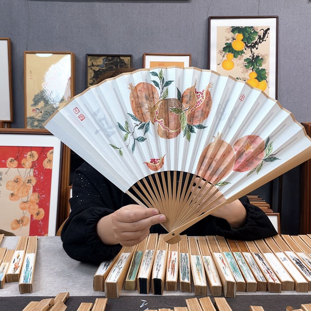 国画95寸玉竹-纯手绘-文玩扇骨（默认粘好）石榴