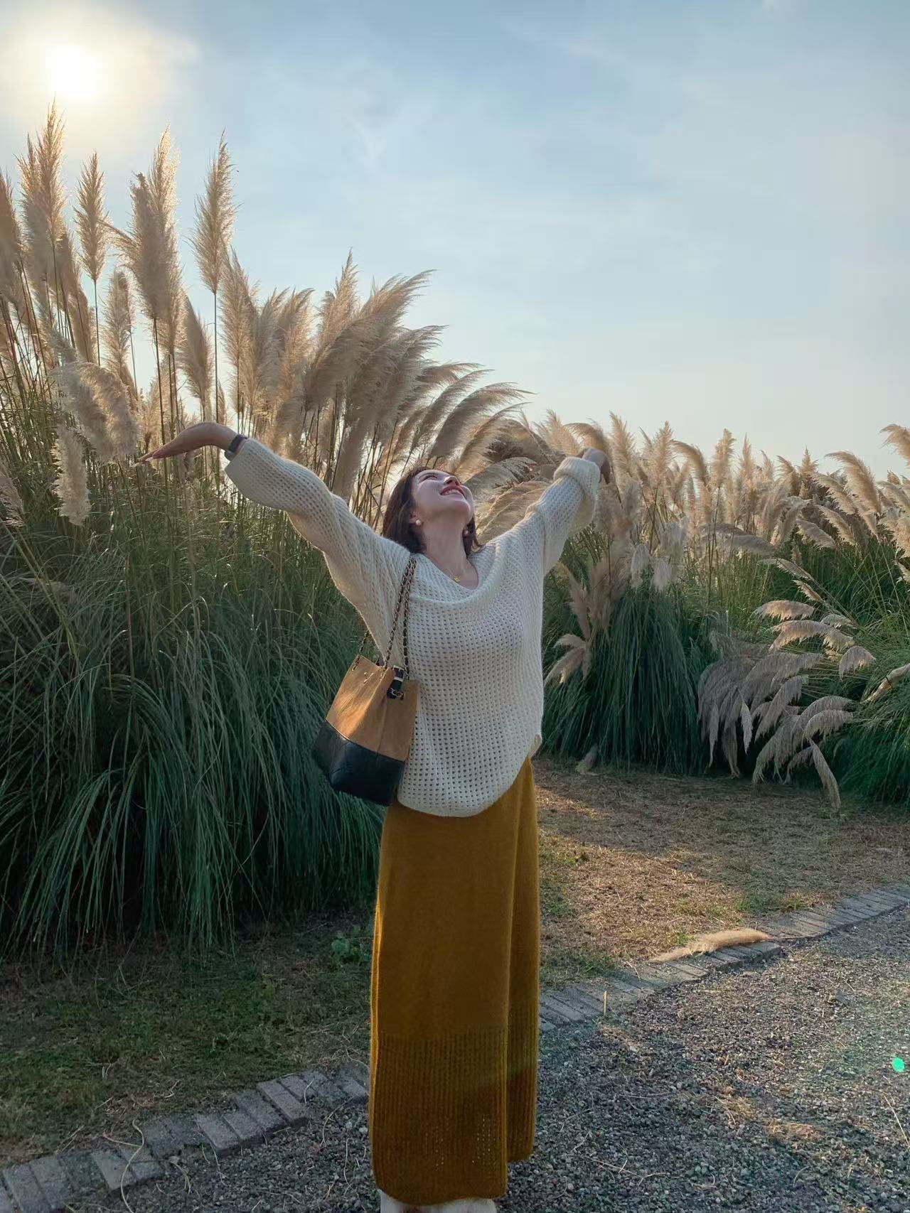 2025秋季新款韩系温柔慵懒风镂空毛衣女针织上衣百搭高腰半身裙