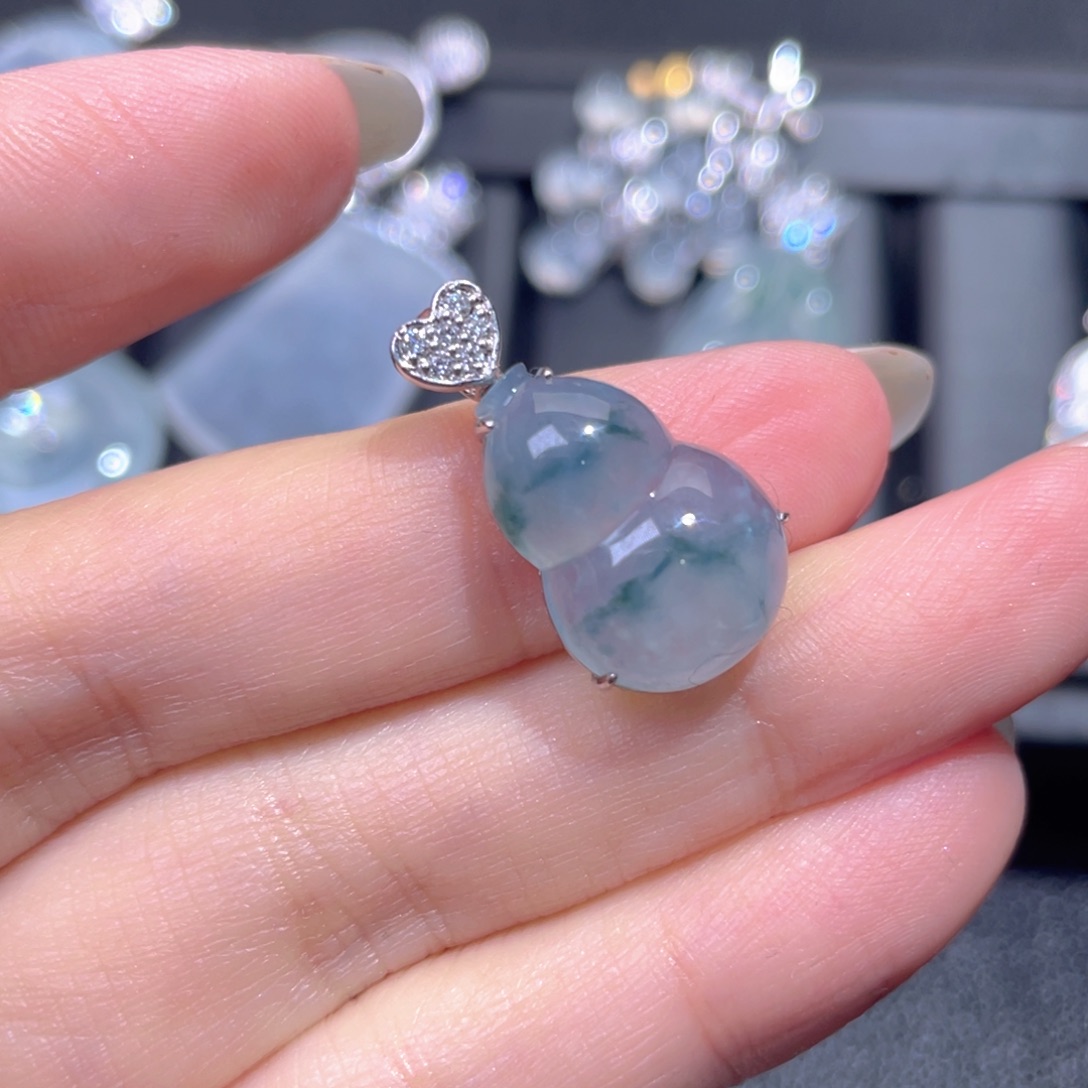 颈饰18K金镶嵌翡翠翡翠