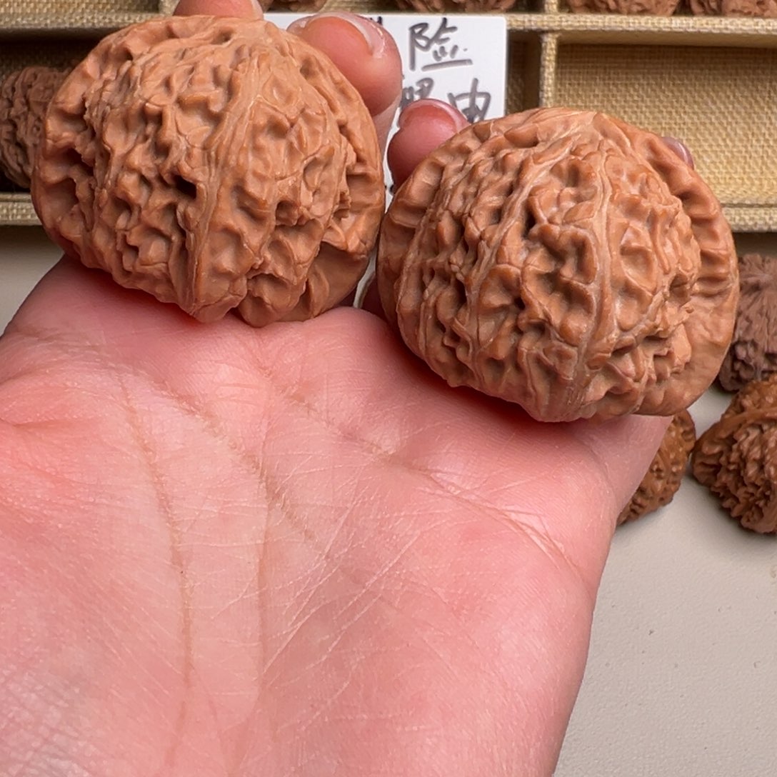 核桃把件峰**转白狮子002号