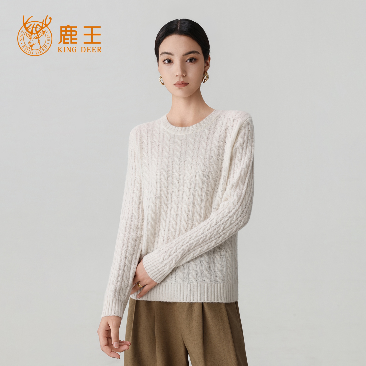 鹿王25秋冬新款女圆领100山羊绒经典绞花针织套衫 厚 3J1130
