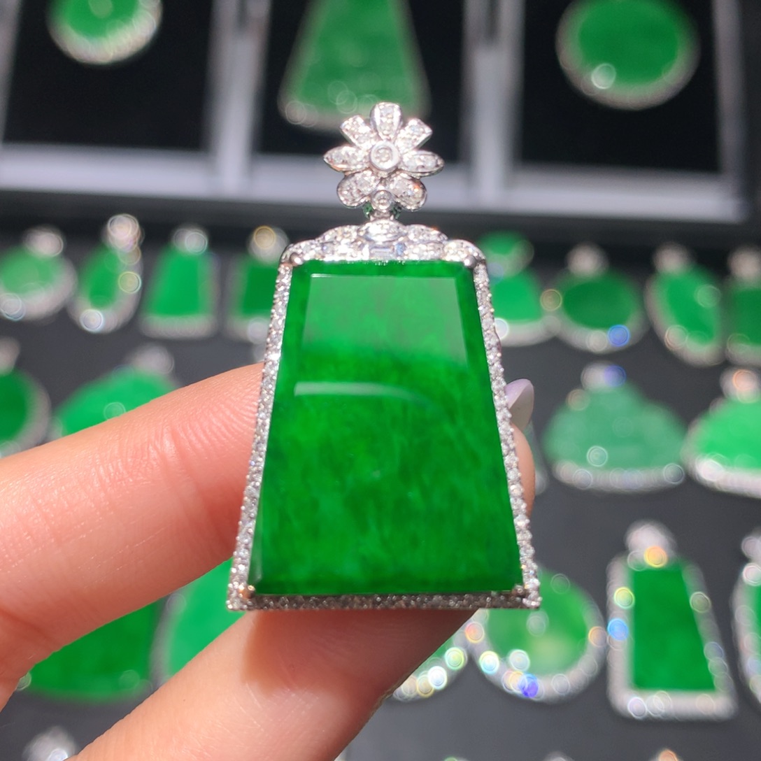 翡翠颈饰18K金镶嵌翡翠