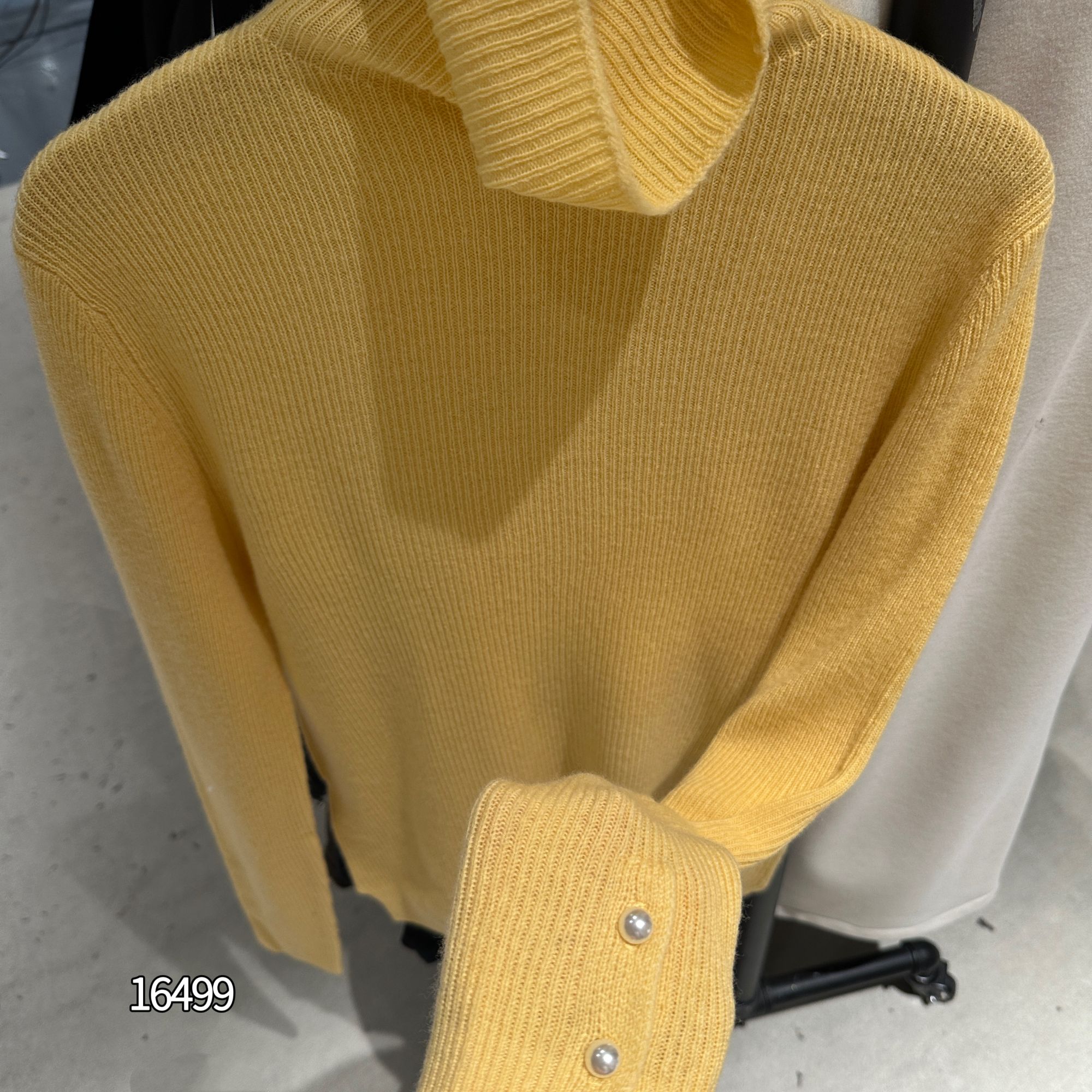16499（部分无水洗唛，介意慎拍）WANGDAN新款净版堆堆领针织衫