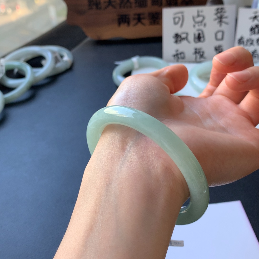 翡翠未镶嵌手镯56圆条