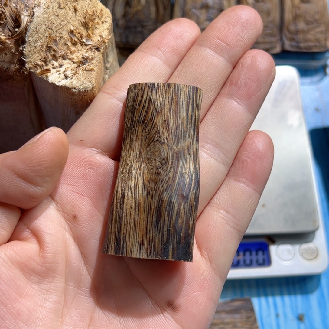 沉香吊坠白棋素牌12.3克