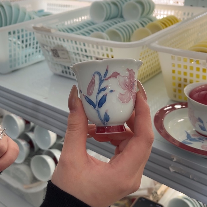 茶杯。           