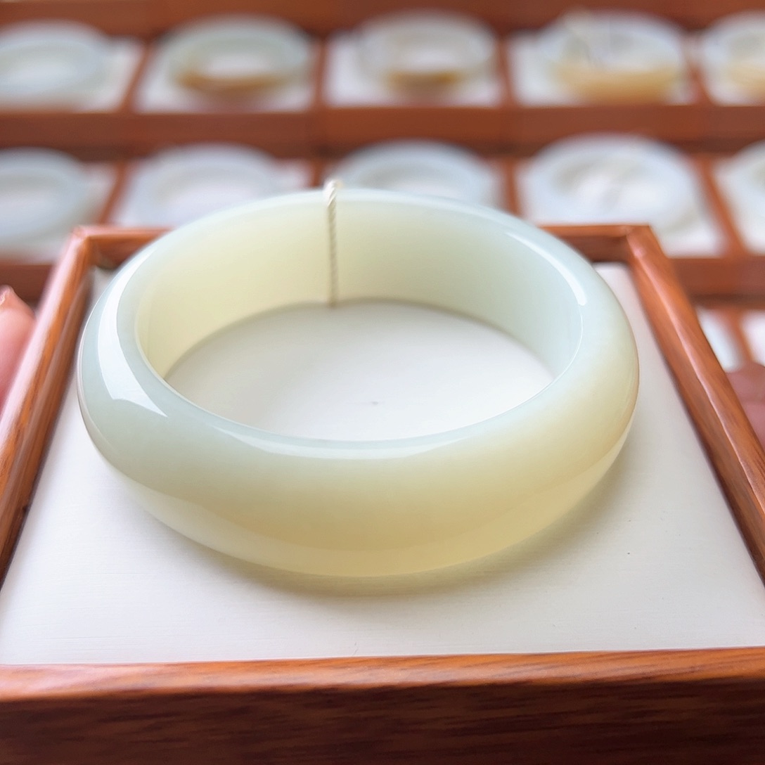 和田玉手镯未镶嵌57