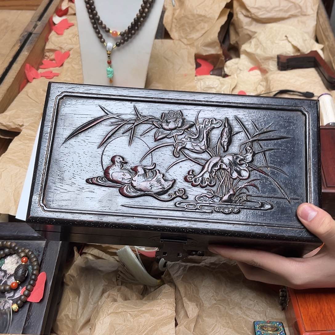 大叶紫檀（黑酸枝木类）