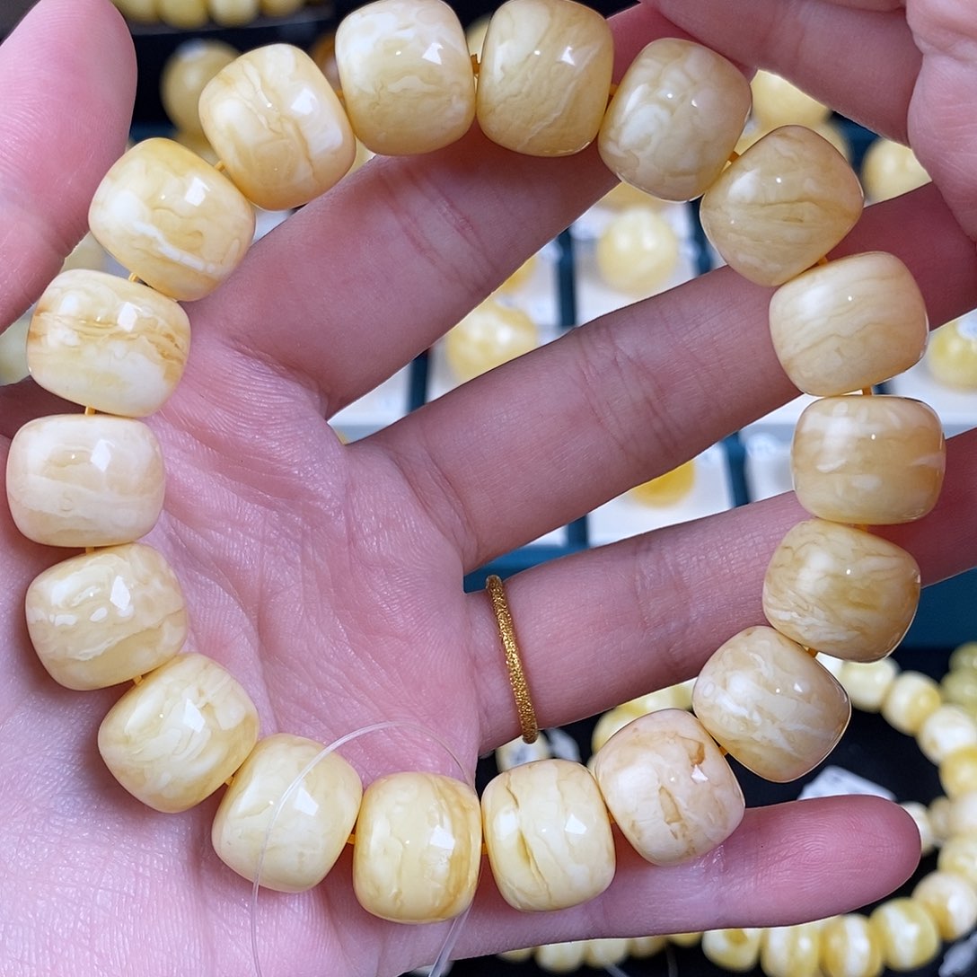 蜜蜡珠宝奇石未镶嵌