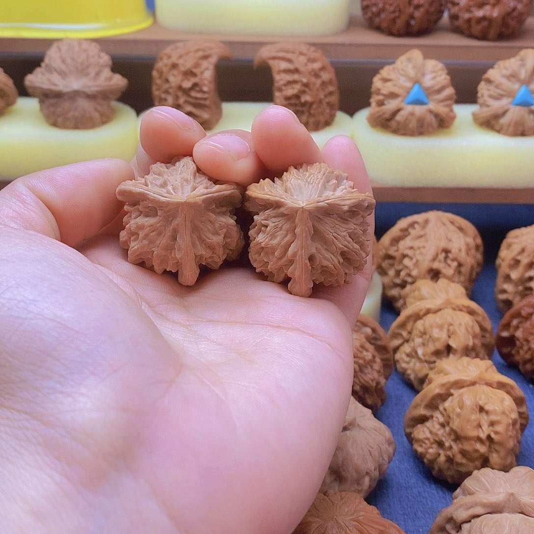 文玩核桃把件盘山三棱正奔