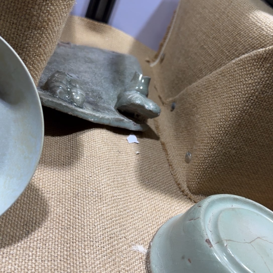 卢***遥陶摆件汝瓷。      