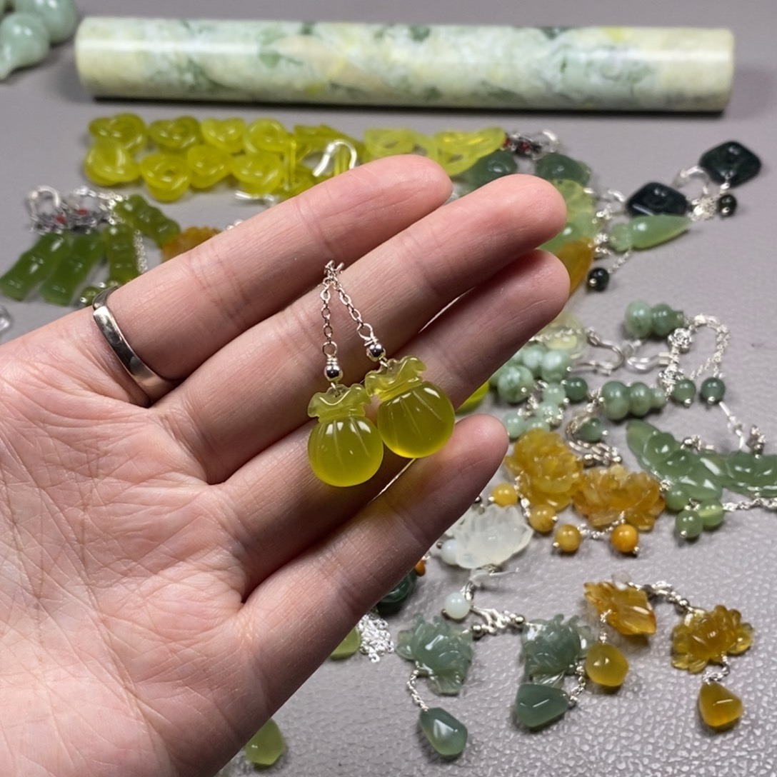 蛇纹石玉未镶嵌挂件耳饰