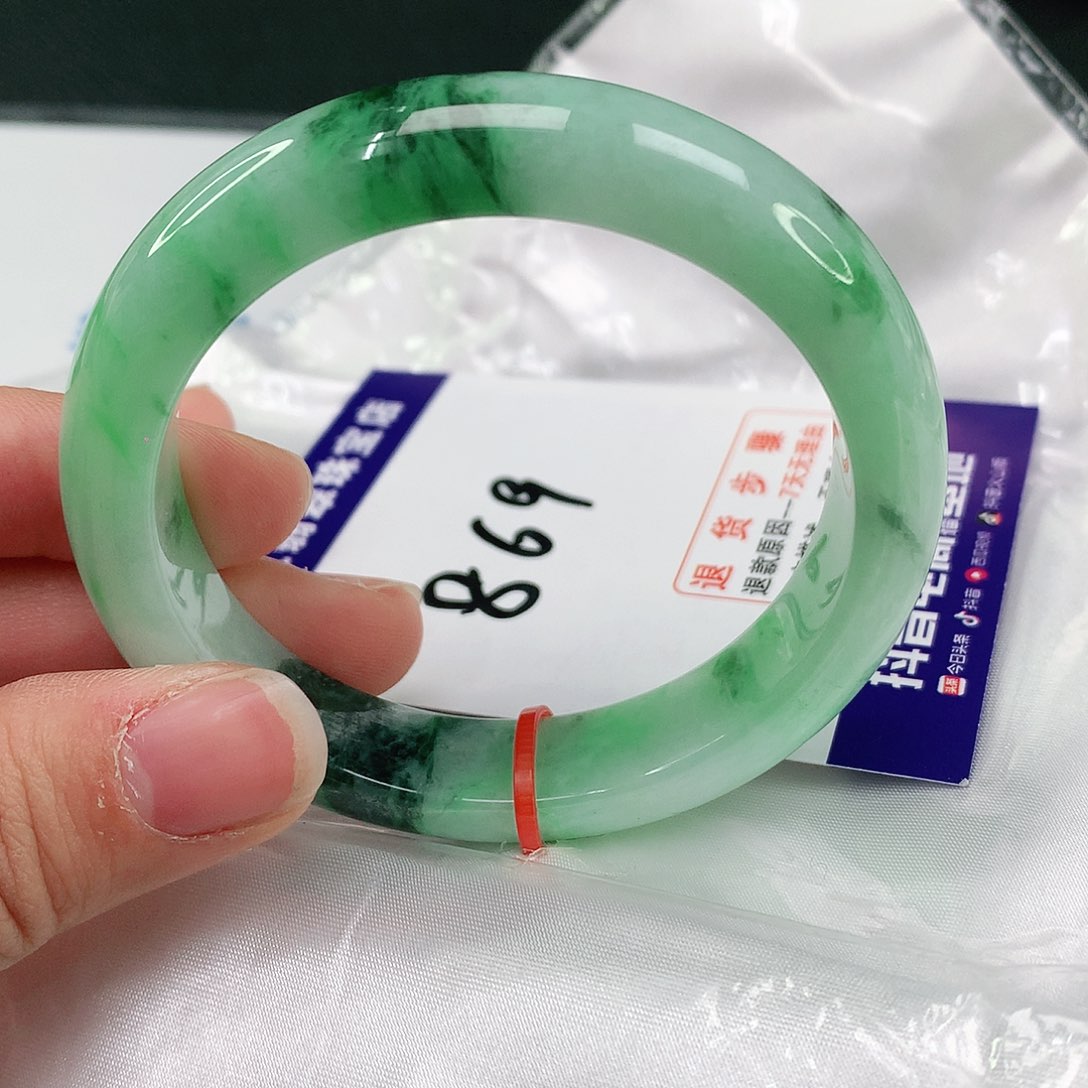 翡翠手镯未镶嵌翡翠