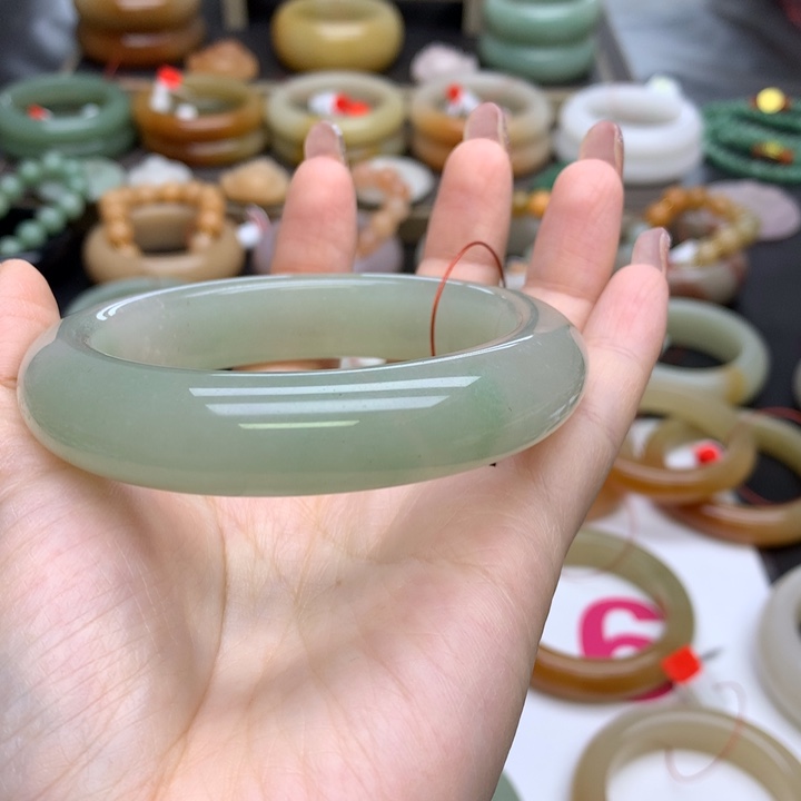 石英质玉手镯未镶嵌