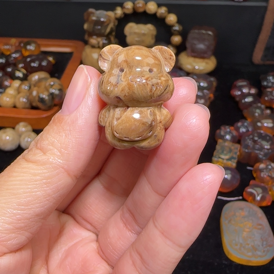 琥珀未镶嵌颈饰琥珀