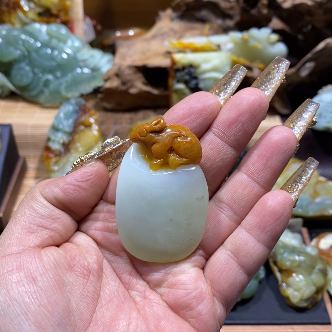 蛇纹石玉颈饰未镶嵌