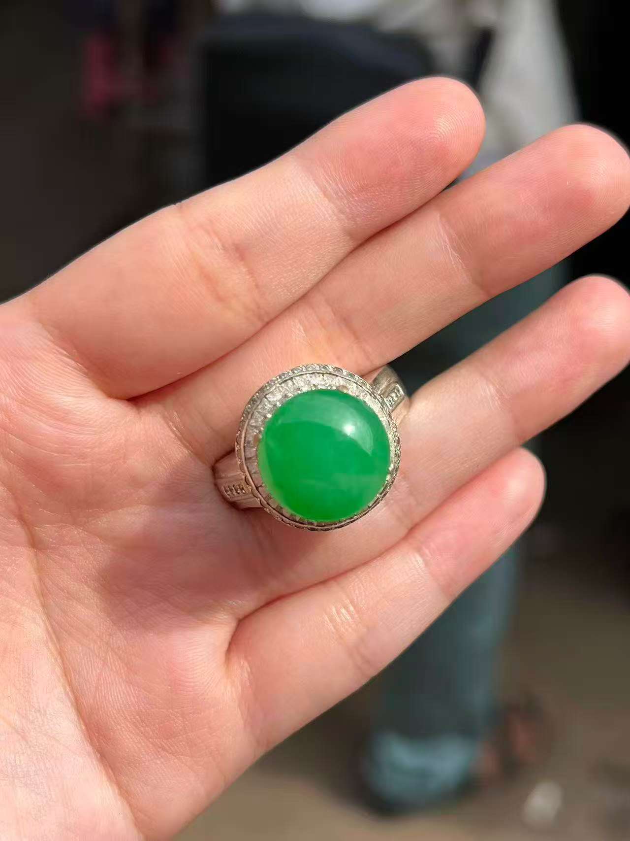 冰种翡翠阳绿圆润饱满（买断价格不退换）